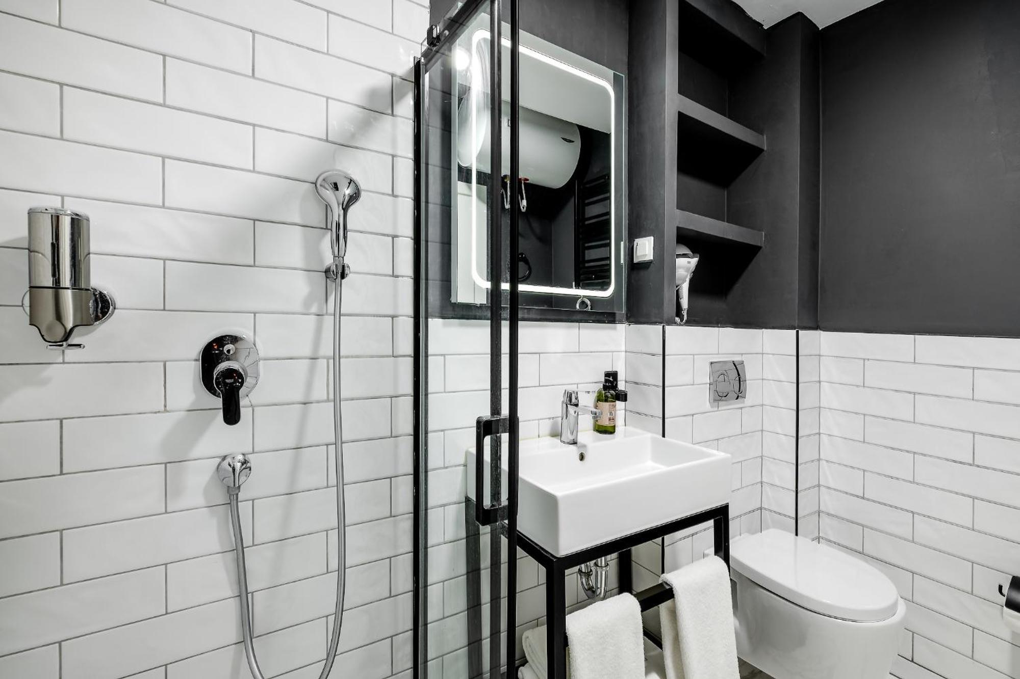 Montenegro Lodge Kavac Ruang foto Bathroom