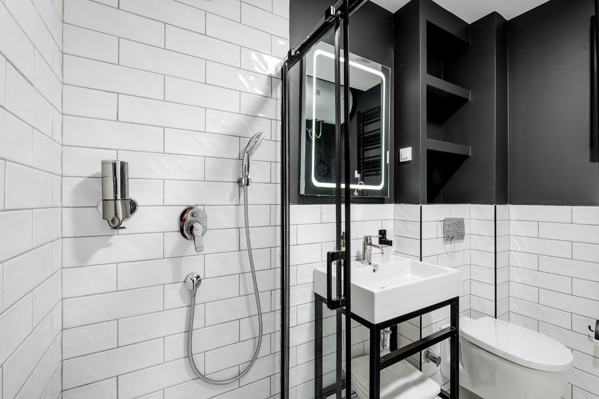 Montenegro Lodge Kavac Ruang foto Bathroom