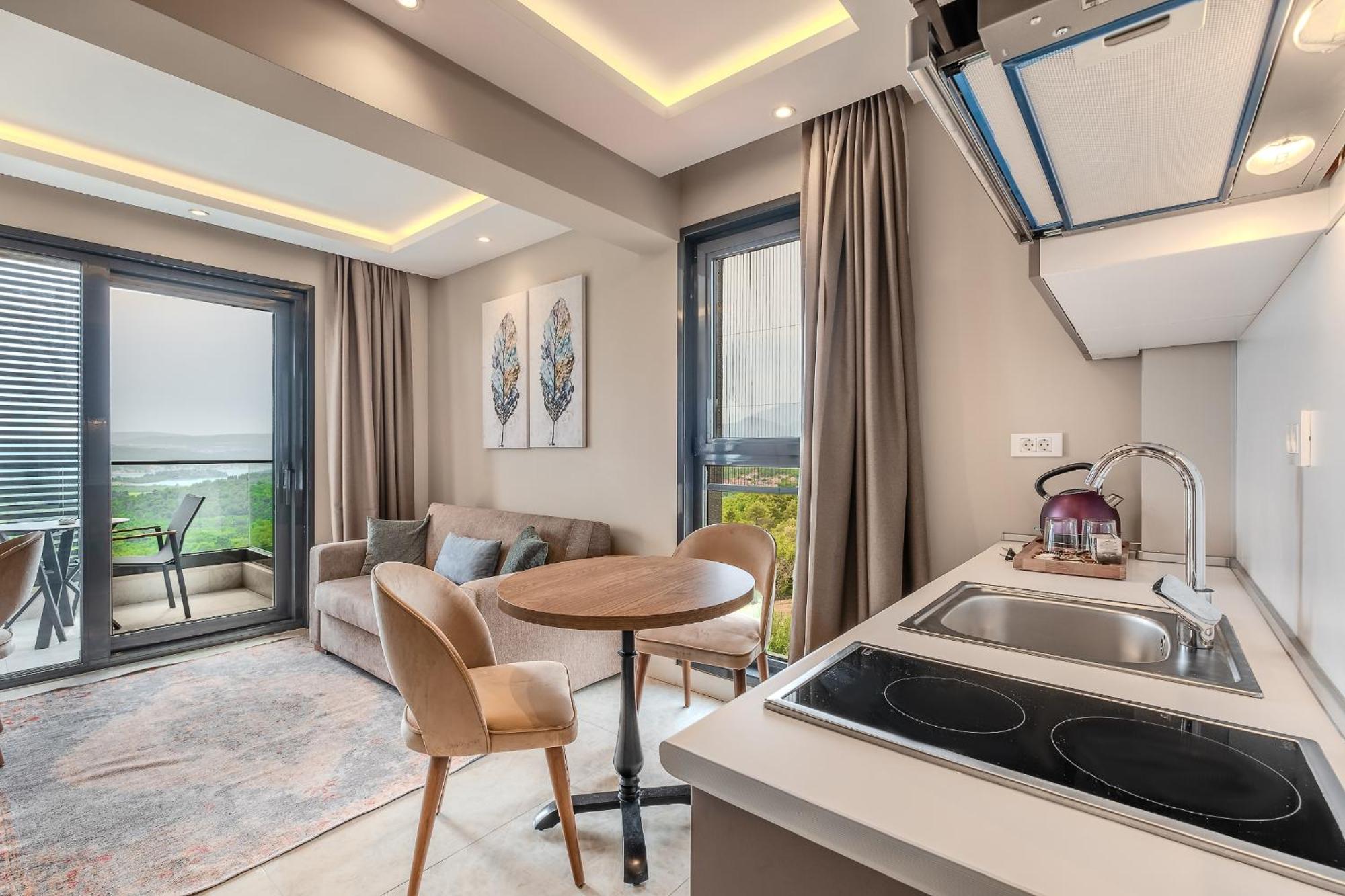 Montenegro Lodge Kavac Ruang foto A typical apartment in the complex