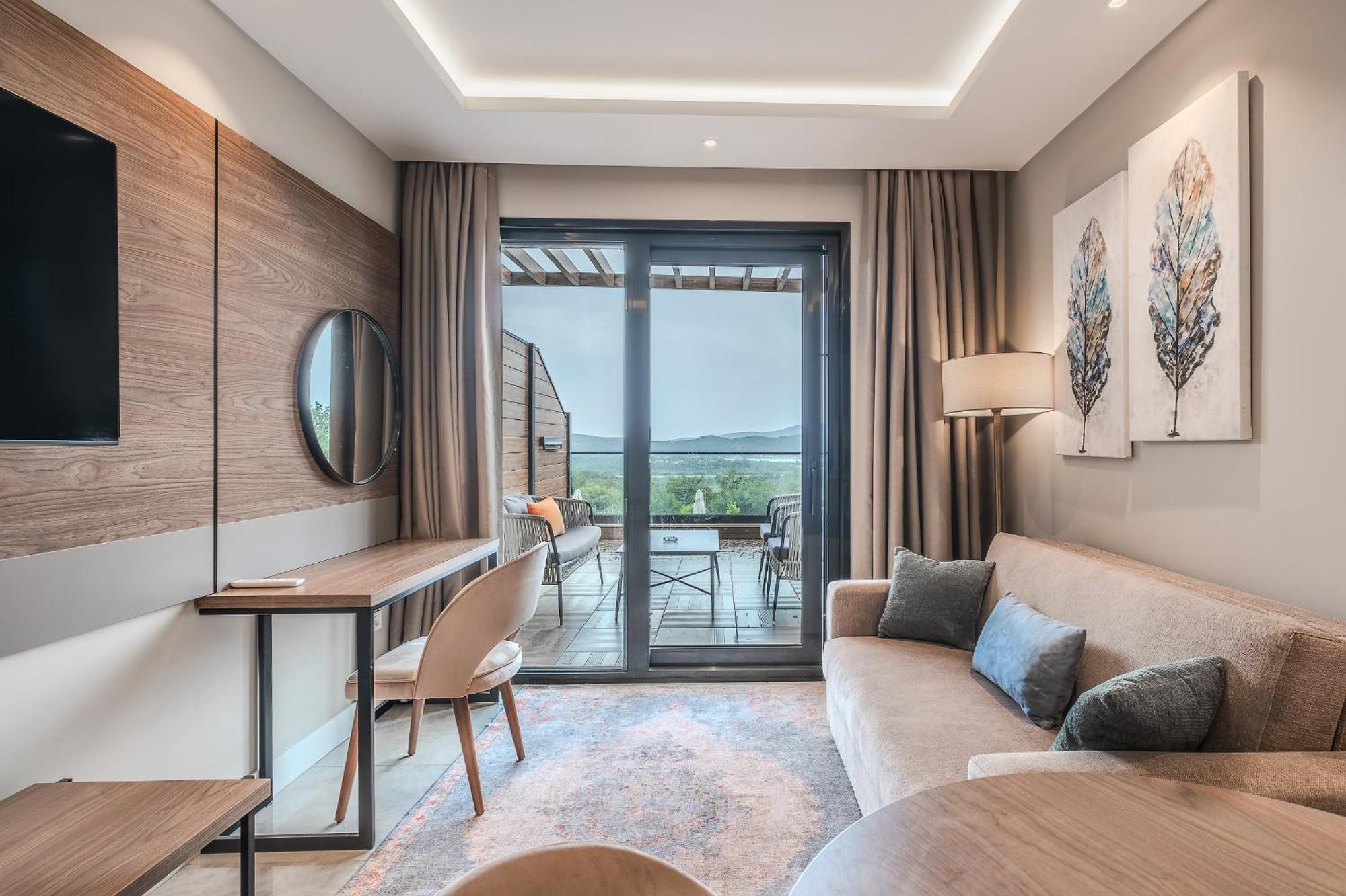 Montenegro Lodge Kavac Ruang foto A room at the hotel