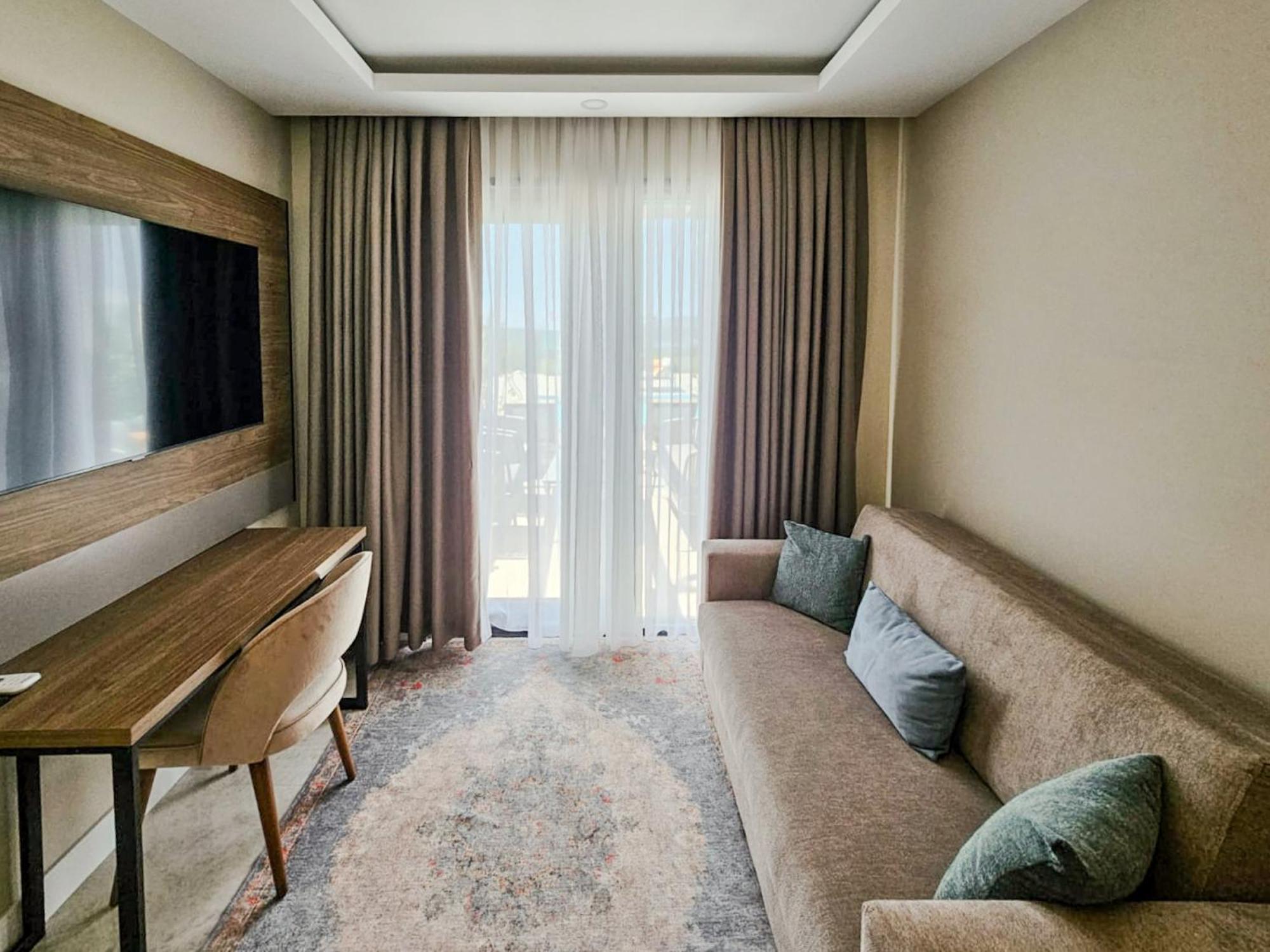 Montenegro Lodge Kavac Ruang foto A room at the hotel