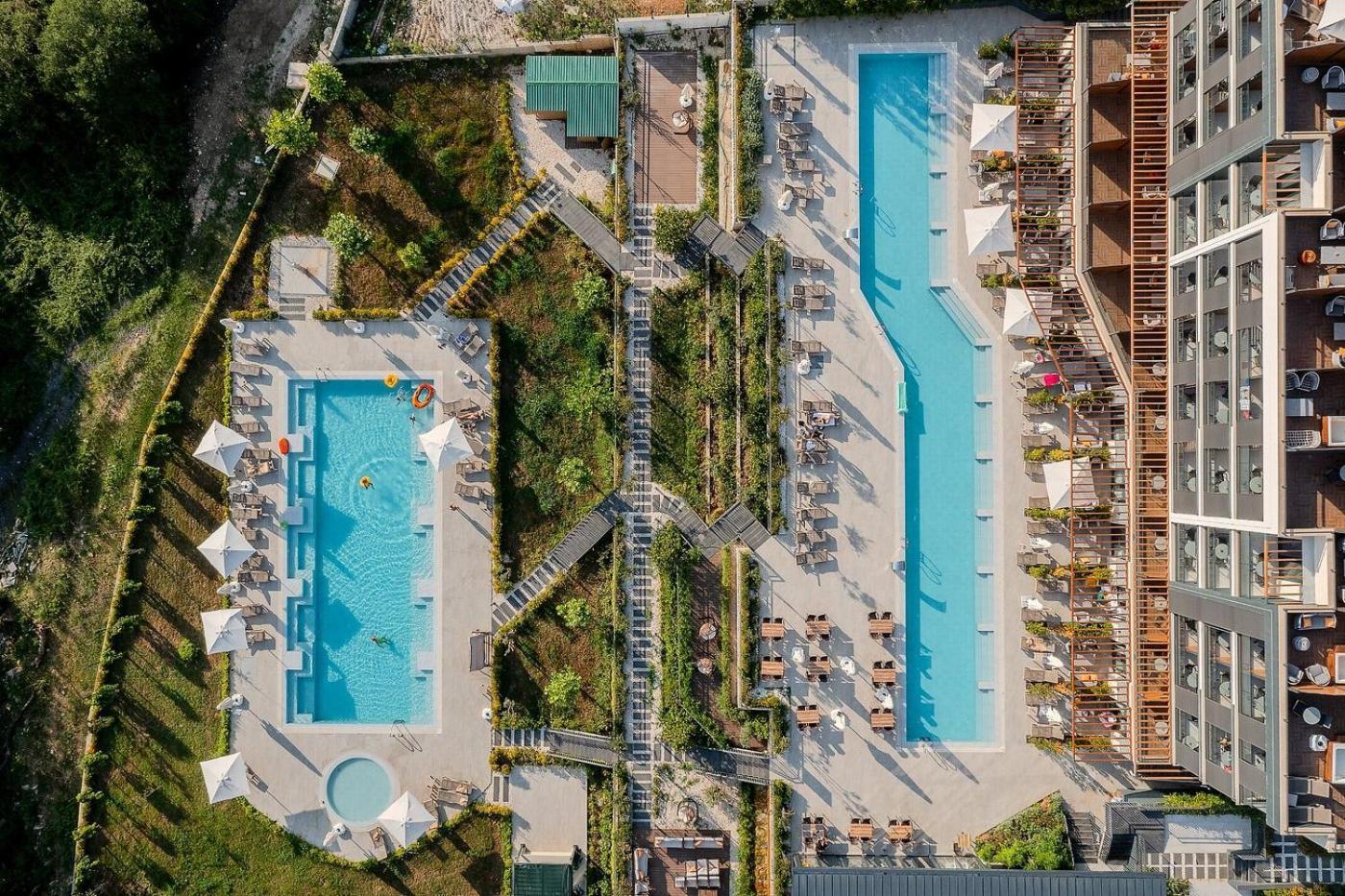 Montenegro Lodge Kavac Bagian luar foto Aerial view of the hotel